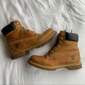 classic timberlands! tan & black timbs